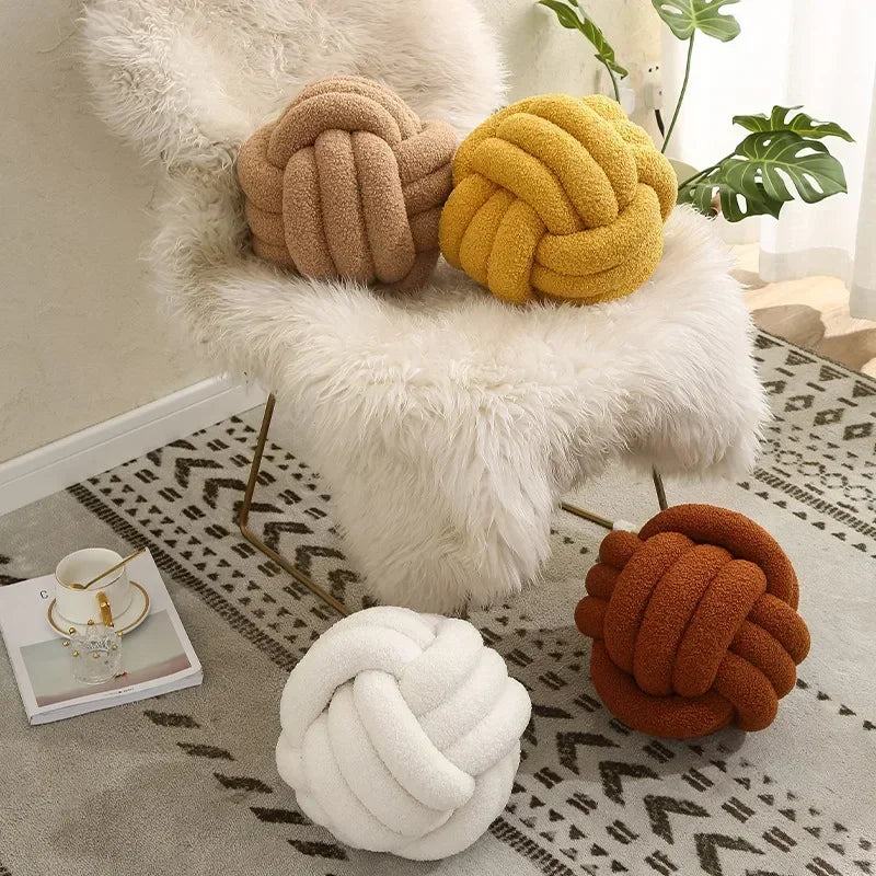 Knotted Round Pillow